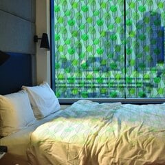 Виниловая полупрозрачная наклейка с зелеными листьями для окна или двери в ванной комнате - 122 х 200 см цена и информация | Интерьерные наклейки | pigu.lt