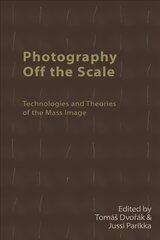 Photography off the Scale: Technologies and Theories of the Mass Image цена и информация | Книги об искусстве | pigu.lt