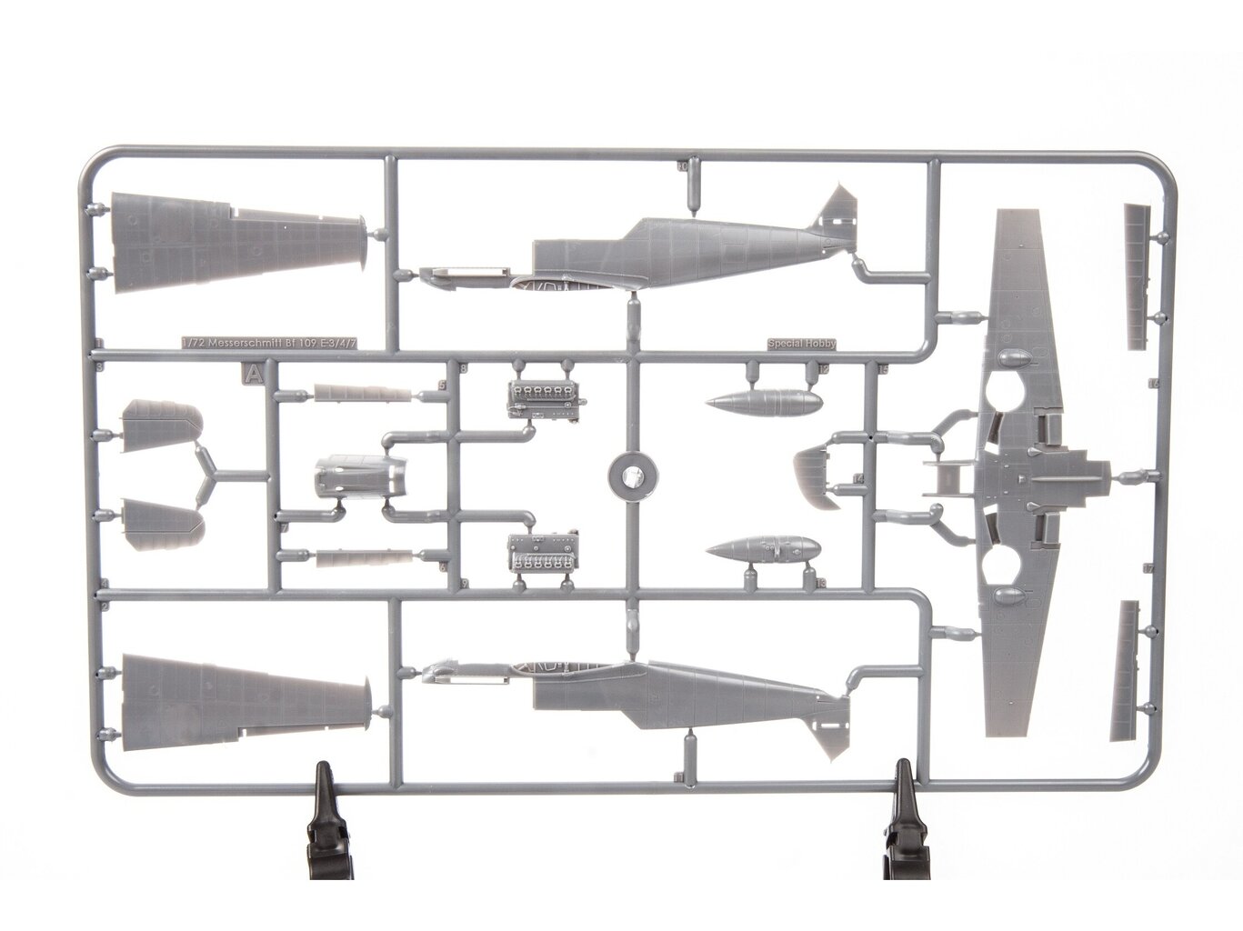 Surenkamas modelis Eduard Messerschmitt Bf 109E-4 Profipack 7033 kaina ir informacija | Konstruktoriai ir kaladėlės | pigu.lt