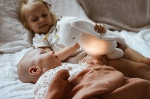Светящаяся игрушка Moonie MP милый зайка, 28 см цена и информация | Игрушки для малышей | pigu.lt