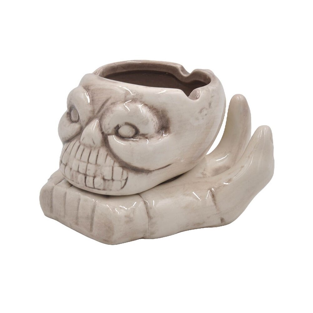 Keramikinė peleninė Rankoje kaukolė, 13 x 13 x 7,5 cm цена и информация | Indai, lėkštės, pietų servizai | pigu.lt