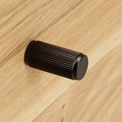 Дубовая тумба Tabb No. 1, Natural Lacquer, черная кнопка ручки цена и информация | Прикроватные тумбочки | pigu.lt