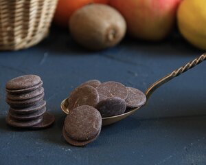 Ekologiški juodojo šokolado diskeliai, 500 g kaina ir informacija | Saldumynai | pigu.lt