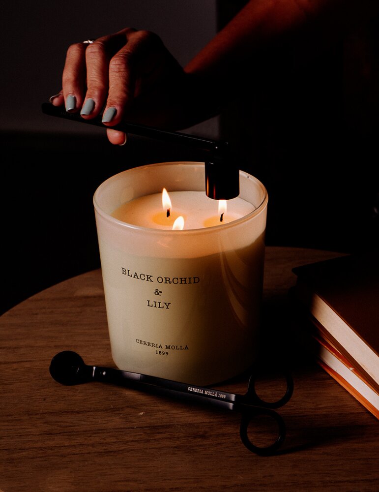 Kvapnioji žvakė Cereria Molla Black Orchid & Lilly, 600 g kaina ir informacija | Žvakės, Žvakidės | pigu.lt