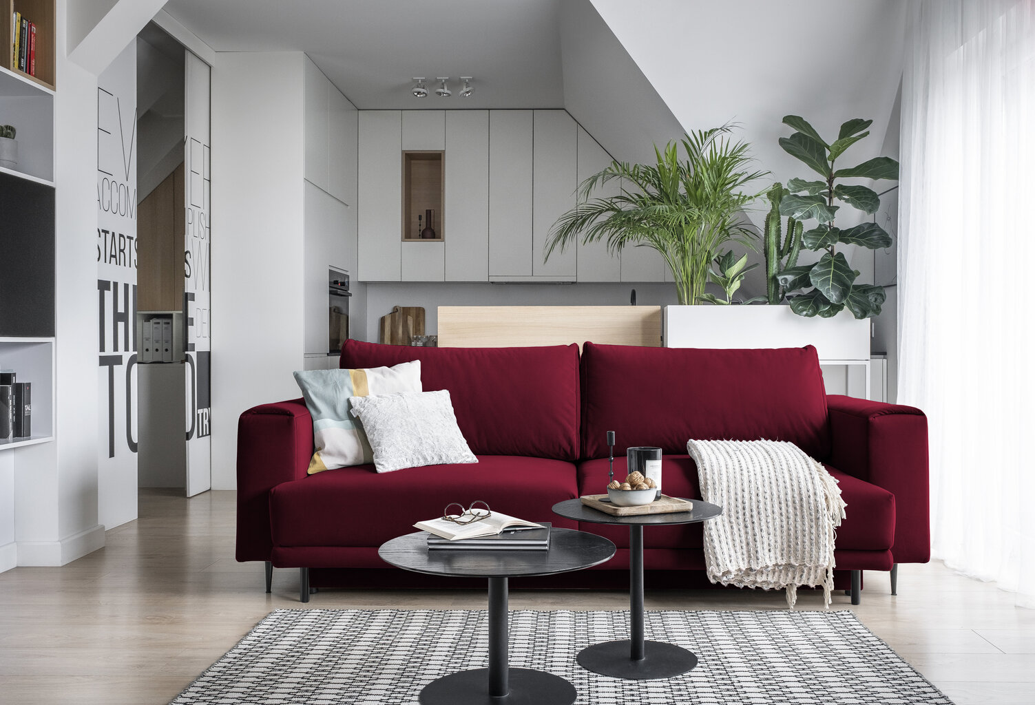 Sofa NORE Dalia Velvetmat 30, raudona kaina ir informacija | Sofos | pigu.lt