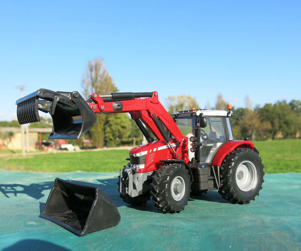 Žaislinis traktorius su priedais Massey Ferguson 6616 Tomy, 43082, raudonas/juodas, 4 d. kaina ir informacija | Žaislai berniukams | pigu.lt