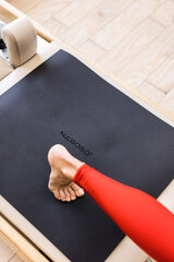 Спортивный коврик Naboso Standing Mat, 53x61 см, черный цена и информация | Коврики для йоги, фитнеса | pigu.lt