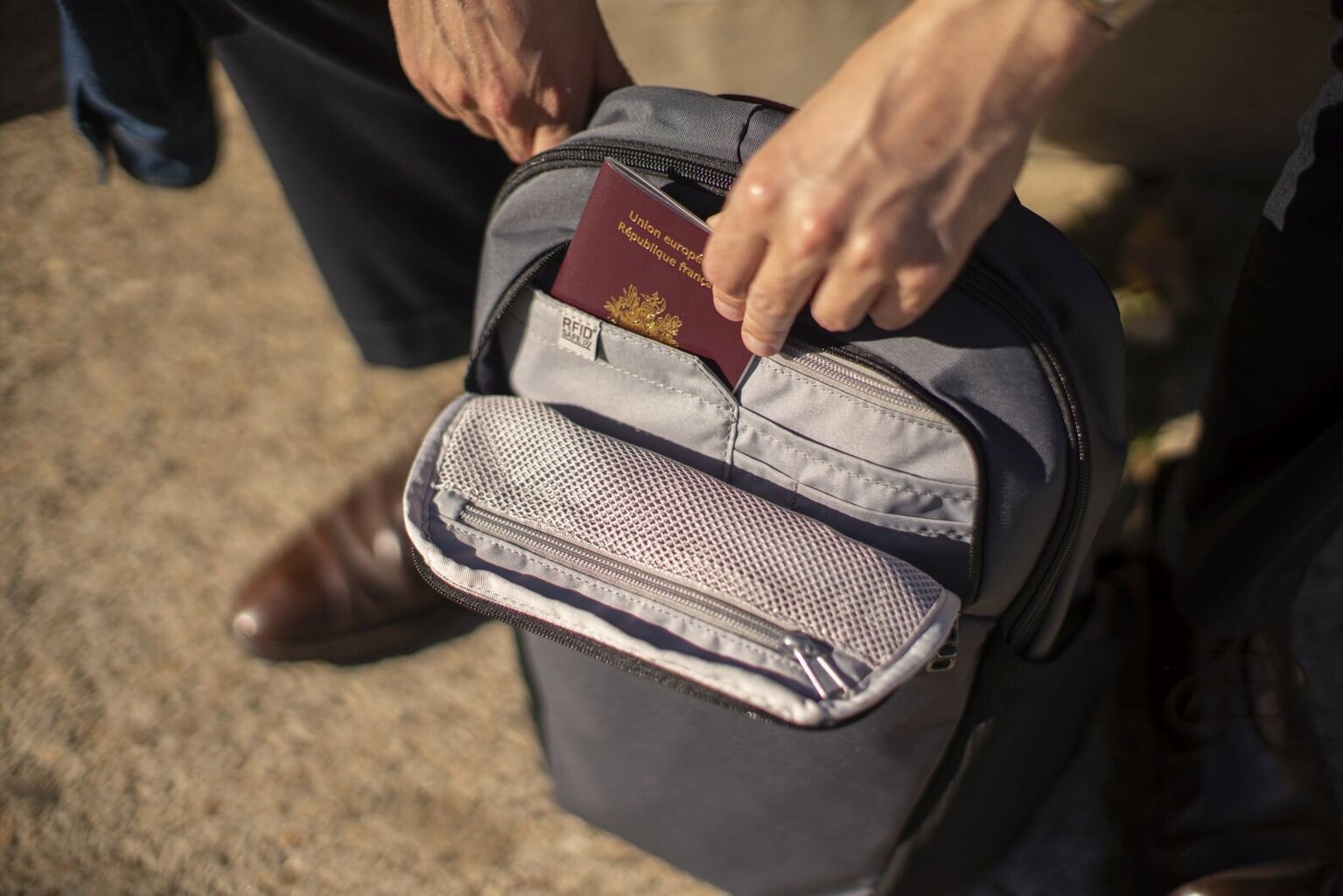 Turistinė kuprinė AntiTheft Pacsafe Vibe 20L, Tamsiai mėlyna цена и информация | Kuprinės ir krepšiai | pigu.lt