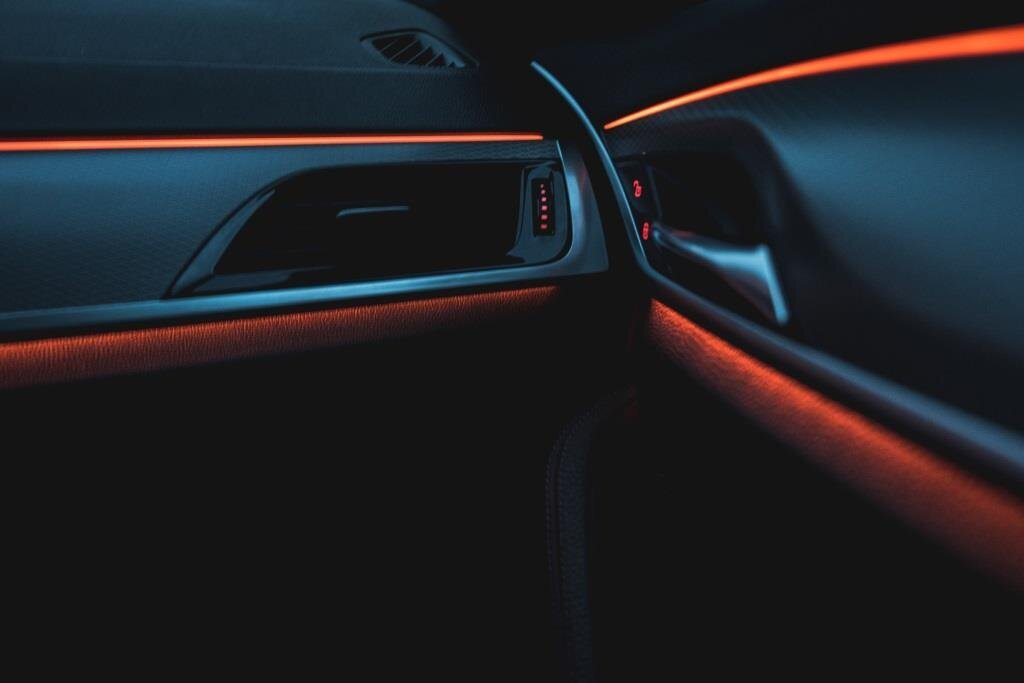 LED šviesos juostelė automobilio dekoravimui EinParts24V, 2m, balta kaina ir informacija | Automobilių salono dalys | pigu.lt
