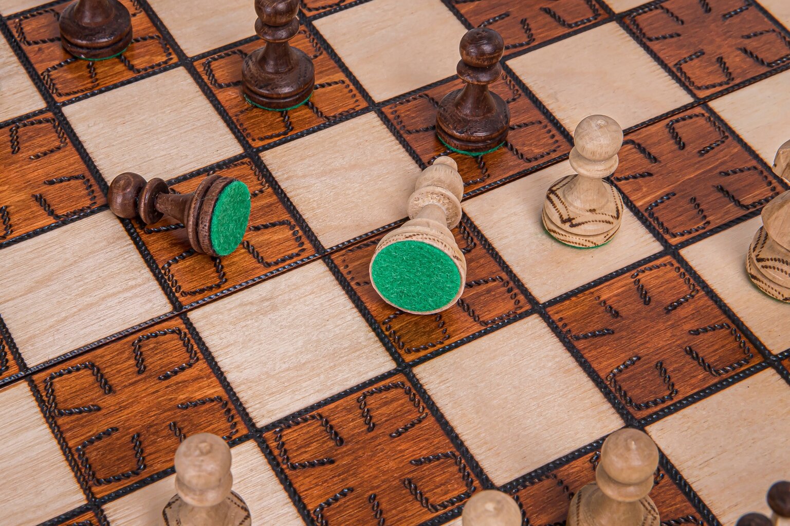 Mediniai šachmatai Junior, 41x41 cm цена и информация | Stalo žaidimai, galvosūkiai | pigu.lt