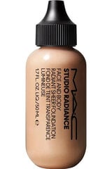 Vandeniui atsparus makiažo pagrindas MAC Studio Radiance Face and Body Radiant Sheer Foundation, 50 ml kaina ir informacija | Makiažo pagrindai, pudros | pigu.lt