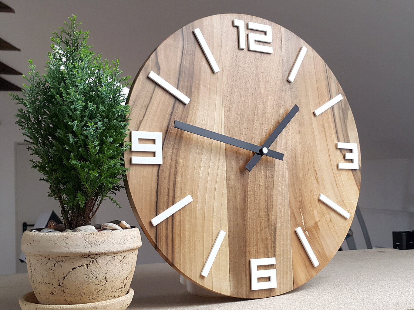 Sieninis laikrodis OrzechWoodRound цена и информация | Laikrodžiai | pigu.lt