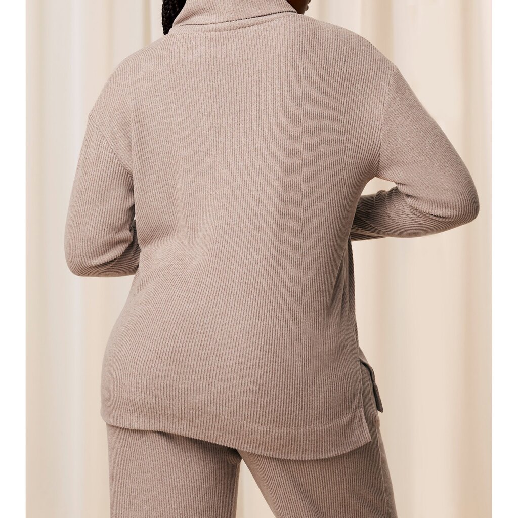 Namų megztinis moterims Triumph Thermal MyWear Sweater 7611358125791, smėlio spalvos цена и информация | Naktiniai, pižamos moterims | pigu.lt