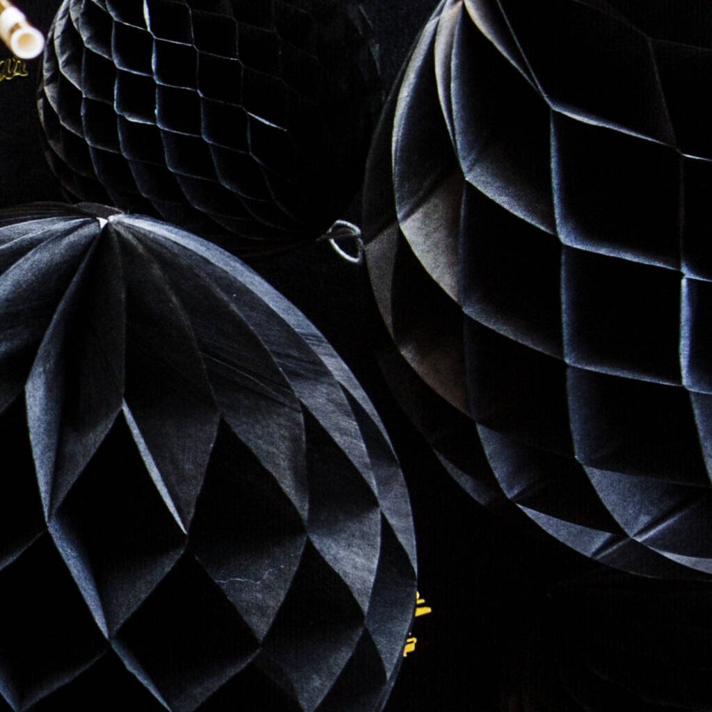 Helovino dekoracija korys rutulys 30 cm. skersmuo, juoda spalva kaina ir informacija | Dekoracijos šventėms | pigu.lt