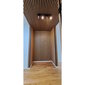 Akustinė linijinė dekoratyvinė plokštė su tripuse natūralaus ąžuolo lukštu. 2,5m kaina ir informacija | Plytelės sienoms | pigu.lt