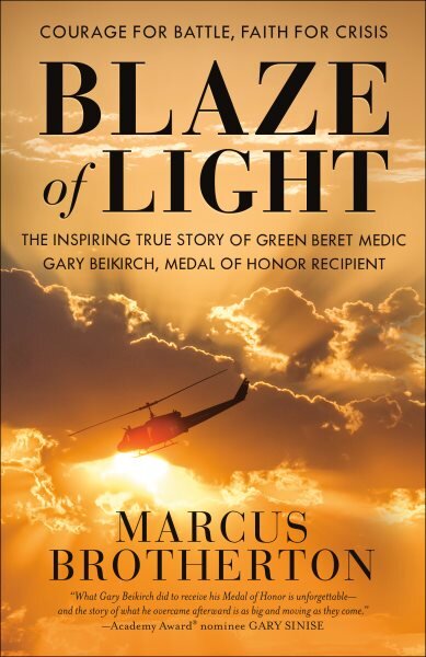 Blaze of Light: The Inspiring True Story of Green Beret Medic Gary Beikirch, Medal of Honor Recipient цена и информация | Biografijos, autobiografijos, memuarai | pigu.lt