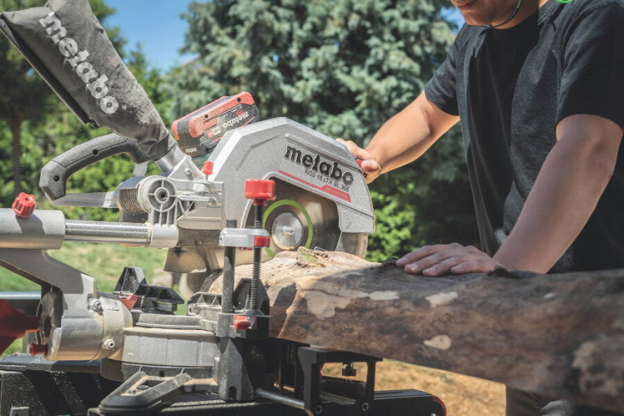 Akumuliatorinių skersinio pjovimo staklių Metabo KGS 18 LTX 305, 18V, be akumuliatorių ir pakrovėjo kaina ir informacija | Pjūklai, pjovimo staklės | pigu.lt