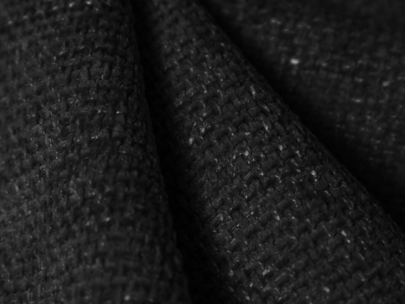 Sofa Windsor & Co Lola, juoda kaina ir informacija | Sofos | pigu.lt