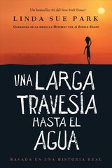 Una Larga TravesÃ­a Hasta El Agua: Basada En Una Historia Real (a Long Walk to Water Spanish Edition) цена и информация | Книги для подростков  | pigu.lt