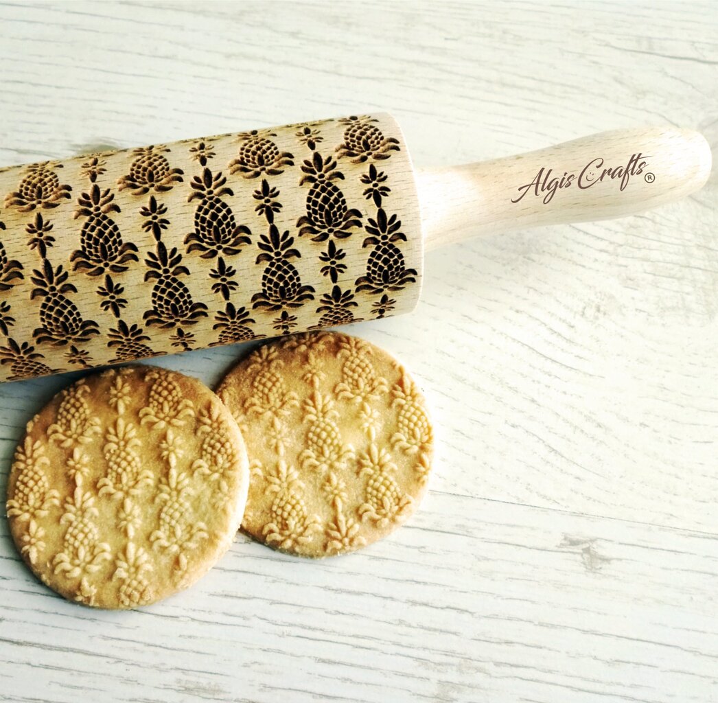 Algis Crafts dekoruotas medinis kočėlas sausainiams ir keramikai Ananasai kaina ir informacija | Virtuvės įrankiai | pigu.lt