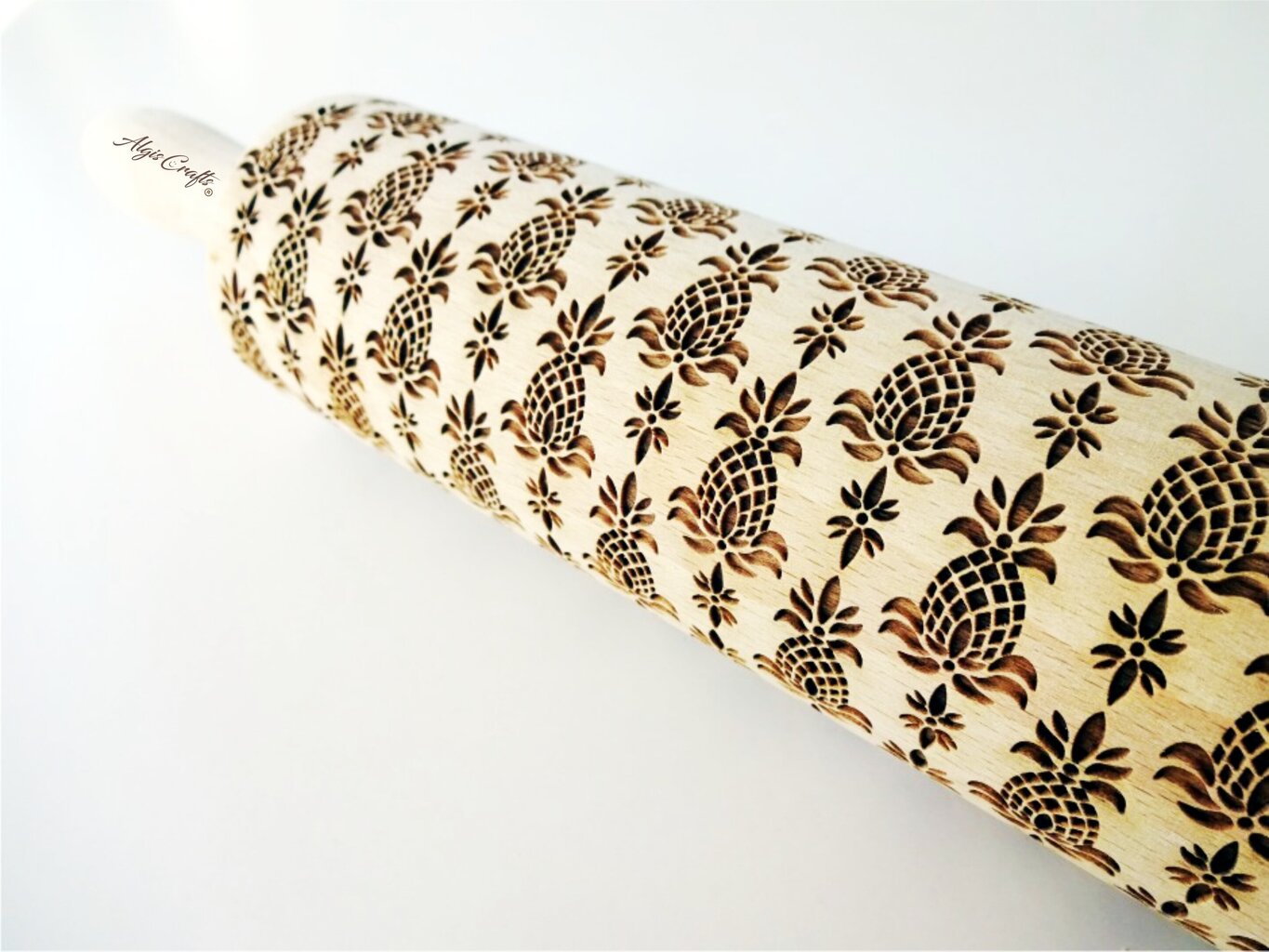 Algis Crafts dekoruotas medinis kočėlas sausainiams ir keramikai Ananasai kaina ir informacija | Virtuvės įrankiai | pigu.lt