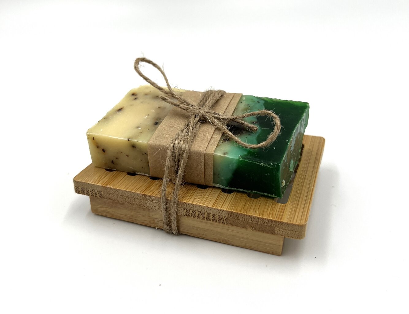 Žaliosios arbatos muilo, žvakių, bambukinio dantų šepetėlio, natūralaus plaušo kempinės ir muilinės dovanų rinkinys Vonios rojus kaina ir informacija | Muilai | pigu.lt