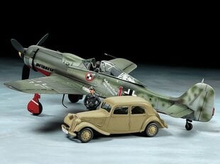 Сборная пластиковая модель. Tamiya - Focke-Wulf Fw190 D-9 JV44 & Citroen 11CV Staff Car Set, 1/48, 25213 цена и информация | Конструкторы и кубики | pigu.lt