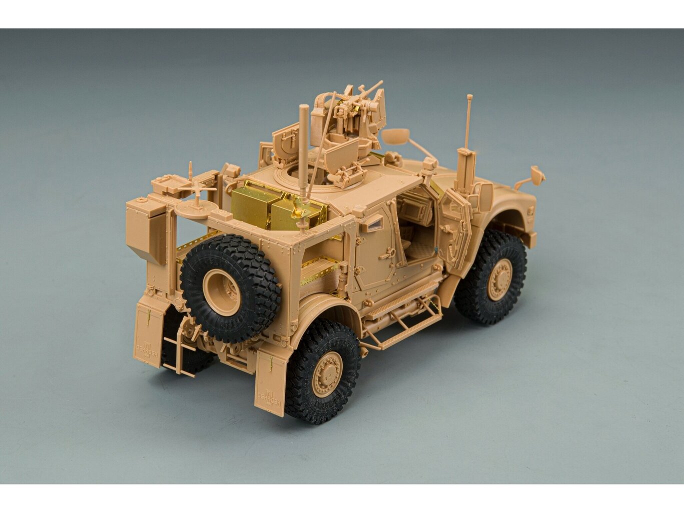 Surenkamas modelis M1024A1 Oshkosh M-ATV MRAP all terrain vehicle Rye Field Model, RFM-4801 kaina ir informacija | Konstruktoriai ir kaladėlės | pigu.lt