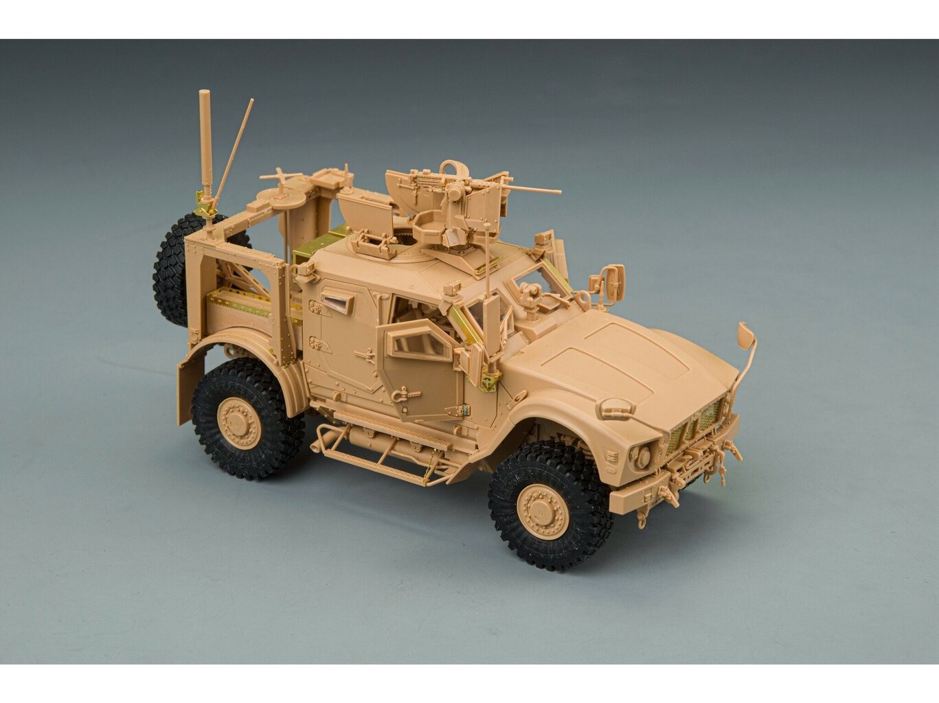 Surenkamas modelis M1024A1 Oshkosh M-ATV MRAP all terrain vehicle Rye Field Model, RFM-4801 kaina ir informacija | Konstruktoriai ir kaladėlės | pigu.lt