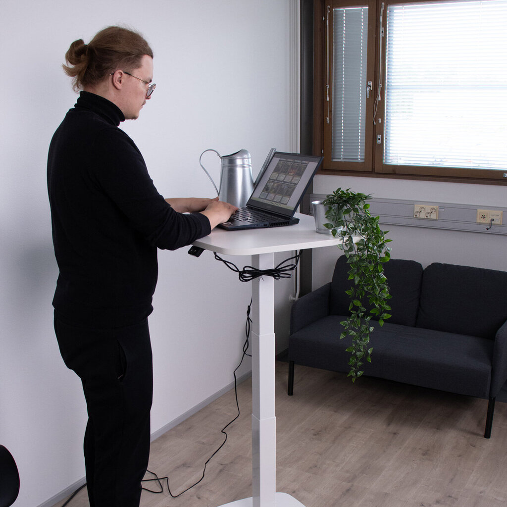 Elektrinis reguliuojamo aukščio stalas Lykke L200, 90x55 cm, baltas цена и информация | Kompiuteriniai, rašomieji stalai | pigu.lt