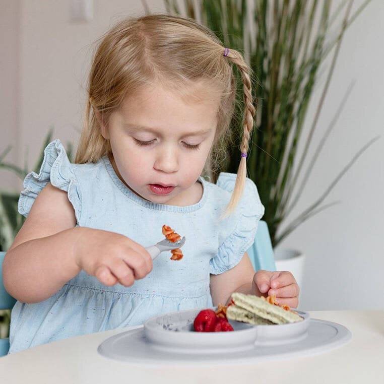 Silikoninis maitinimo rinkinys Ezpz, pilkas, 12mėn+ kaina ir informacija | Kūdikių indai, indeliai pienui ir įrankiai | pigu.lt