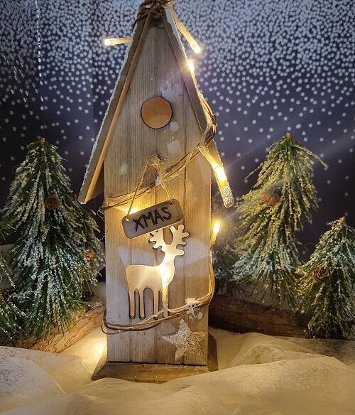 Šviečianti kalėdinė dekoracija Medinis Namelis цена и информация | Kalėdinės dekoracijos | pigu.lt