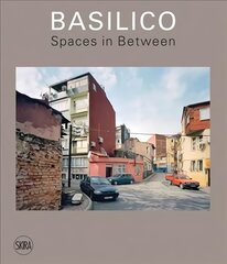 Gabriele Basilico: Spaces in Between цена и информация | Книги по фотографии | pigu.lt