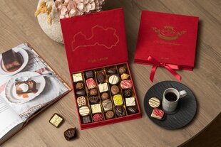 Raudono aksomo dėžutė su įvairiais belgiškais šokoladais, 500g kaina ir informacija | Saldumynai | pigu.lt