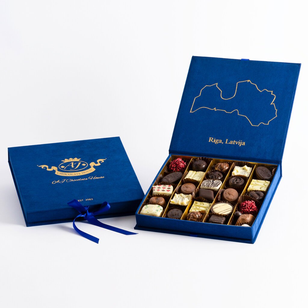 Mėlyna aksominė dėžutė su įvairiais belgiškais šokoladais, 500g цена и информация | Saldumynai | pigu.lt