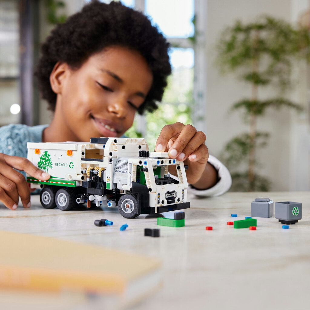 42167 LEGO® Technic Šiukšliavežė „Mack® LR Electric“ kaina ir informacija | Konstruktoriai ir kaladėlės | pigu.lt
