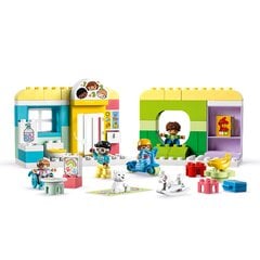 10992 LEGO® DUPLO® Жизнь в детском саду цена и информация | Конструкторы и кубики | pigu.lt