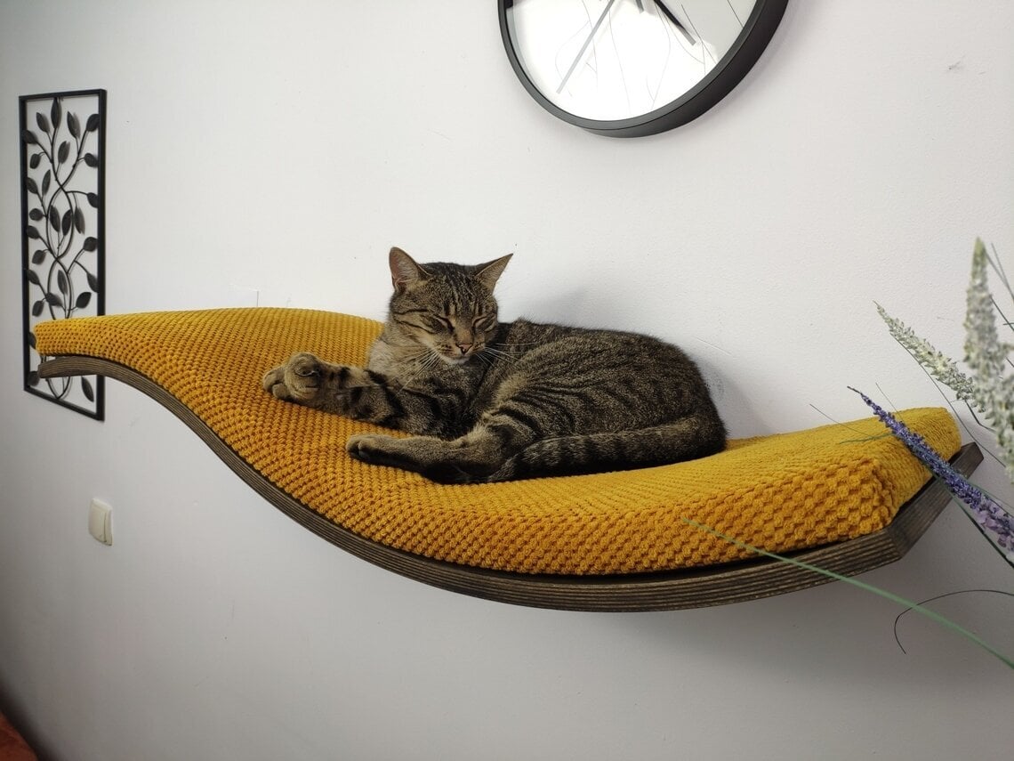 Medinė sieninė lentyna katėms Wave, 95 cm цена и информация | Guoliai, pagalvėlės | pigu.lt