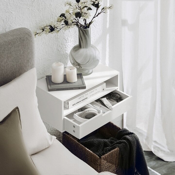 Naktinis staliukas ant sienos su stalčiumi miegamajam SoBuy, baltas kaina ir informacija | Spintelės prie lovos | pigu.lt