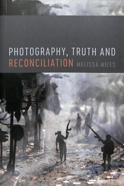Photography, Truth and Reconciliation kaina ir informacija | Fotografijos knygos | pigu.lt