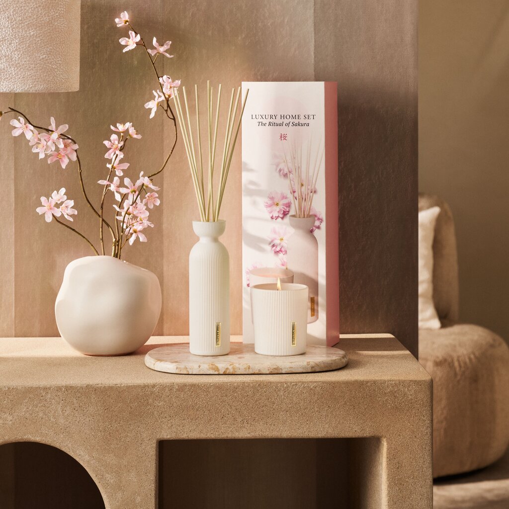 Rinkinys Rituals The Ritual Of Sakura Classic Home Set: kvapiosios lazdelės + kvapioji žvakė kaina ir informacija | Namų kvapai | pigu.lt