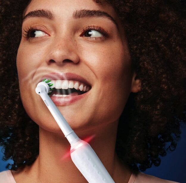 Oral-B Pro3 3000 White Sensi kaina ir informacija | Elektriniai dantų šepetėliai | pigu.lt