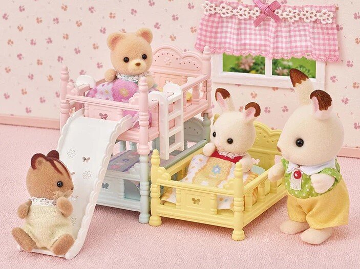 Figūrėlių rinkinys Sylvanian Families Trigule lova kaina ir informacija | Žaislai mergaitėms | pigu.lt