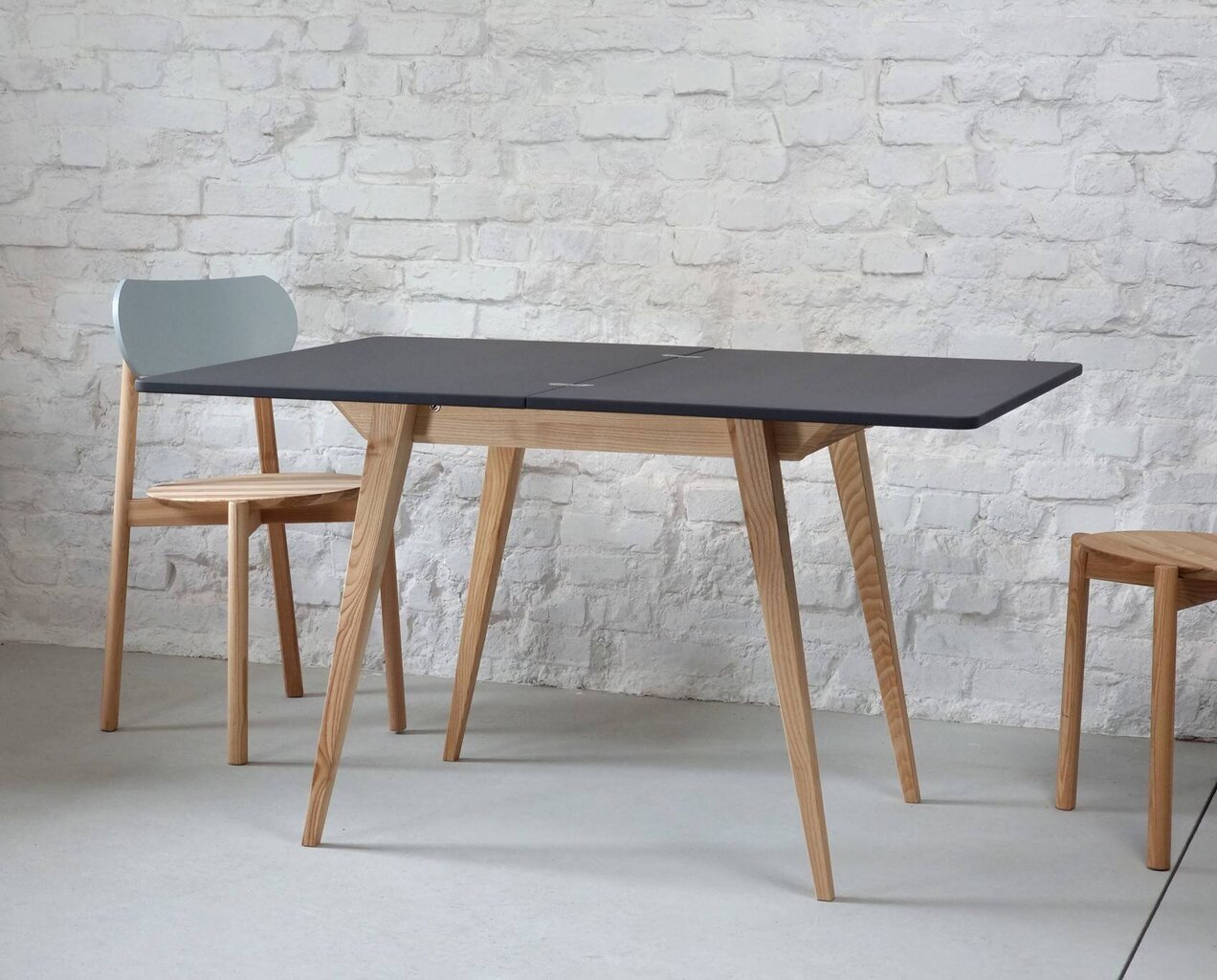 Stalas Envelope, 65x90 cm, tamsiai pilkas kaina ir informacija | Virtuvės ir valgomojo stalai, staliukai | pigu.lt