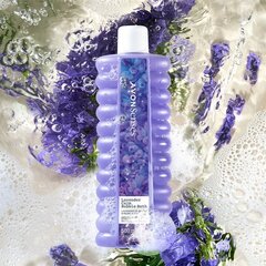 Vonios putos su levandų ir muskuso aromatu Avon Lavender Calm, 500 ml kaina ir informacija | Dušo želė, aliejai | pigu.lt