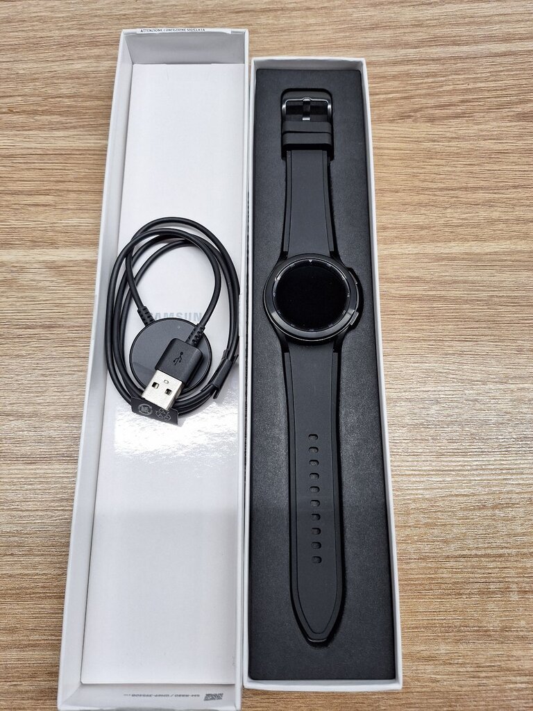 Prekė su pažeidimu.Samsung Galaxy Watch 4 Classic (BT,42mm), Black SM-R880NZKAEUD цена и информация | Prekės su pažeidimu | pigu.lt