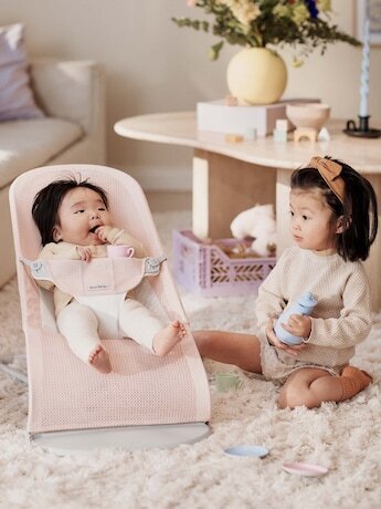 Gultukas Babybjörn Balance soft mesh, 005142, pearly pink/white kaina ir informacija | Gultukai ir sūpynės | pigu.lt