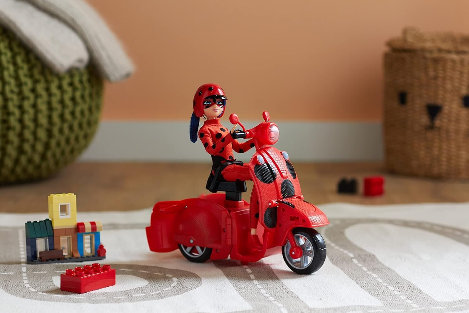 Lėlė su motoroleriu ir priedais Miraculous Ladybug Scooter kaina ir informacija | Žaislai mergaitėms | pigu.lt