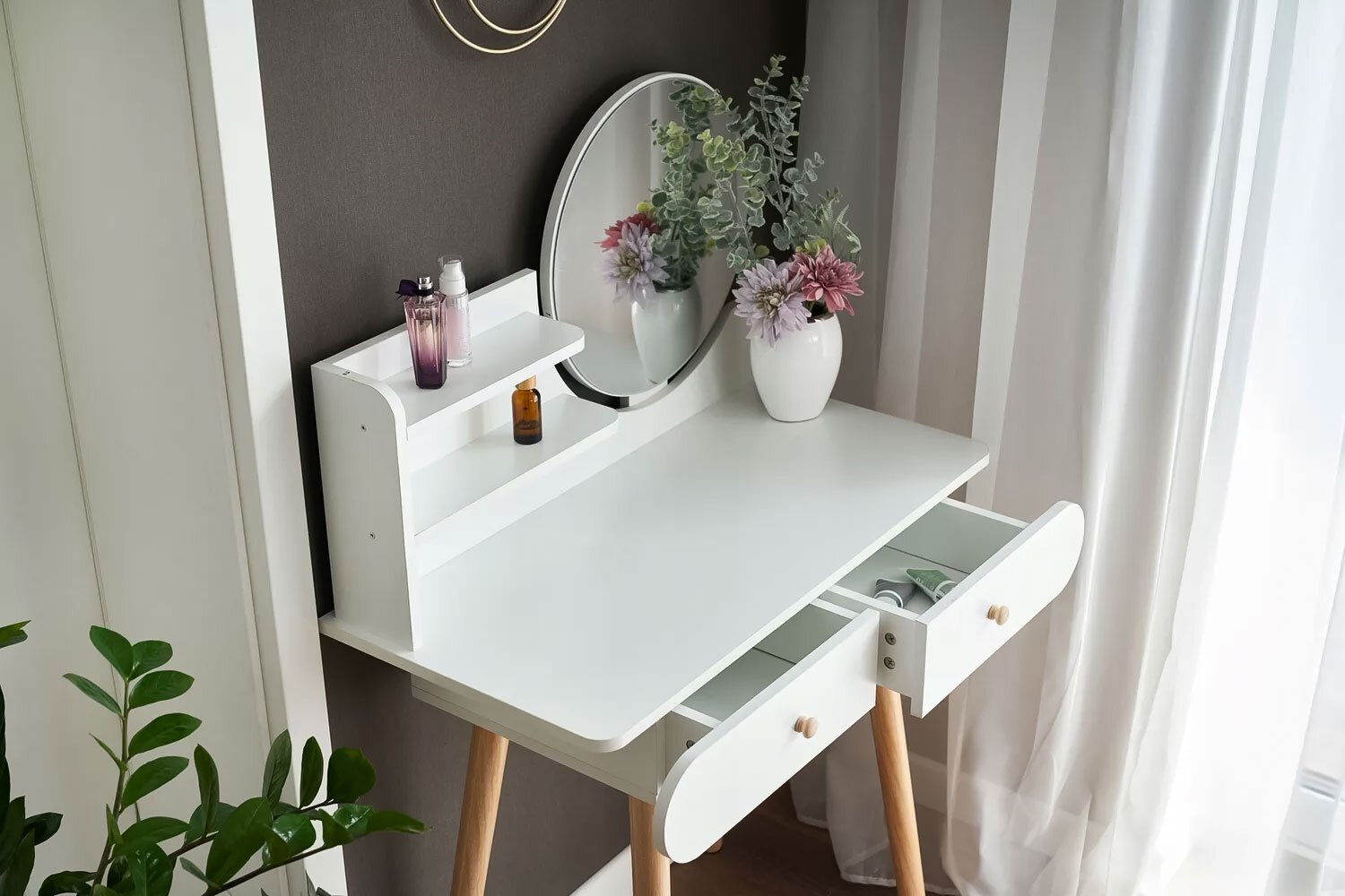 Kosmetinis staliukas Mmodern Home, 80x40x122 cm, baltas kaina ir informacija | Kosmetiniai staliukai | pigu.lt