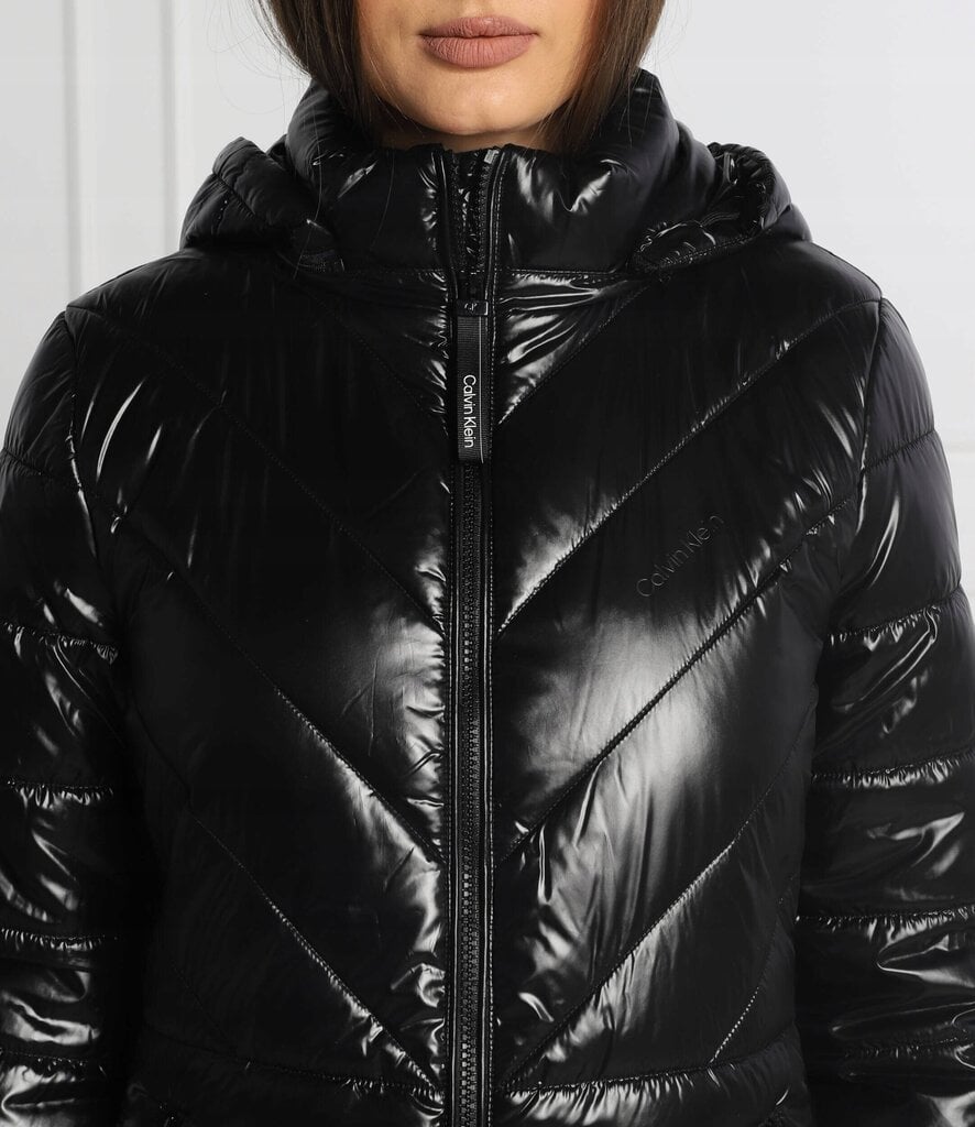 Striukė moterims Calvin Klein Essential Recycled padded coat K20K204868 BEH, juoda kaina ir informacija | Striukės moterims | pigu.lt